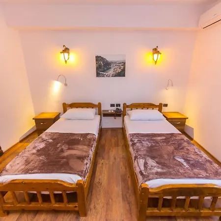 Heraklis Hotel 3* Berat