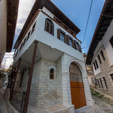 Heraklis Hotel 3* Berat