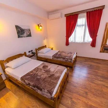 Heraklis Hotel 3* Berat